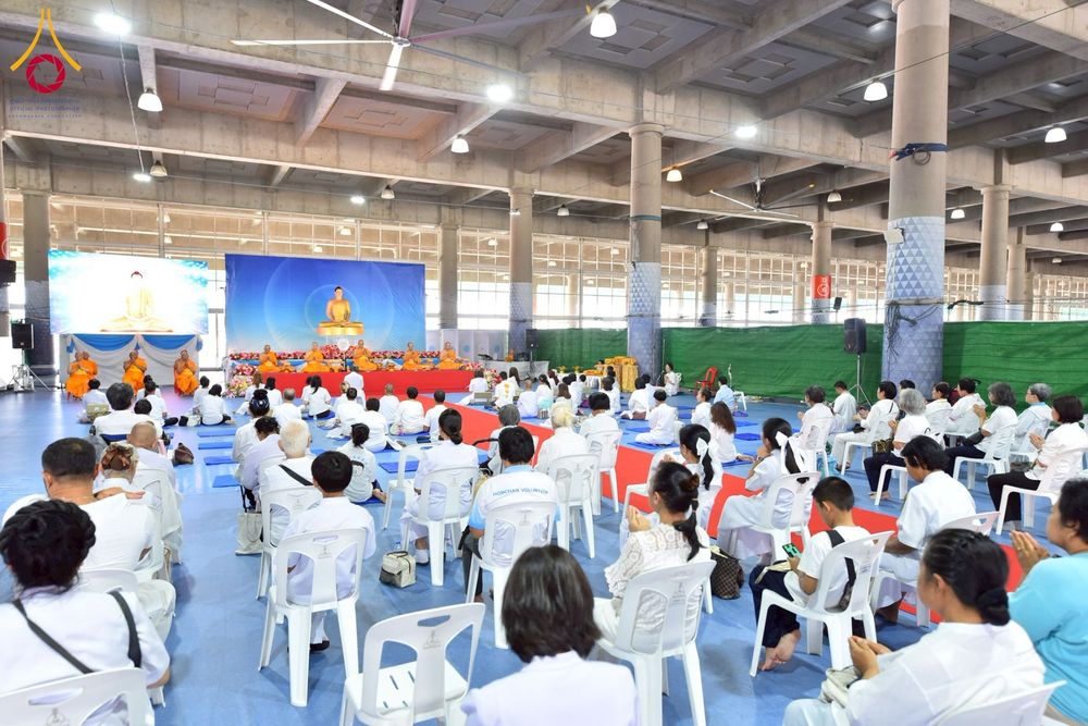 ภาพ No.238106:วันอังคารที่ 12 สิงหาคม พ.ศ. 2568 กิจกรรมวันแม่แห่งชาติ พิธีเปิดห้องปฎิบัติธรรม "กลางใส ใจสว่าง" (World Inner Peace Meditation Room) พิธีลูกกราบคุณแม่-คุณพ่อ พิธีทอดผ้าป่ากองทุนเลี้ยงพระ&กฐิน 30,000 วัด(บูชาธรรมหลวงพ่อ) พิธีไถ่โคท้อง 2 ตัว  ณ วิหารคด 2 ว