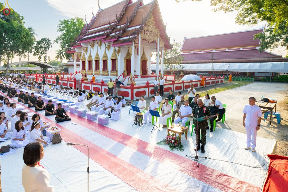 ภาพ No.234390:วันพฤหัสบดีที่ 24 กรกฎาคม พ.ศ. 2568 พิธีถวายสังฆทานแก่คณะสงฆ์ 323 วัด , พิธีมอบกองทุนหนุนแรงใจช่วยครูใต้ , พิธีทำบุญส่วนกุศลแด่ผู้วายชนม์ ในเหตุการณ์ความไม่สงบ 4 จังหวัด ชายแดนภาคใต้ (ปัตตานี , ยะลา , นราธิวาส , สงขลา) ปีที่ 21 ครั้งที่ 179 ณ วัดเวฬุวัน 