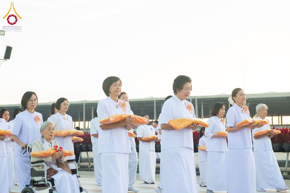 ภาพ No.276619:วันเสาร์ที่ 6 ธันวาคม  พ.ศ. 2568 พิธีเวียนประทักษิณและพิธีวันทาเจดีย์ โครงการอุปสมบทบูชาธรรมมหาปูชนียาจารย์ ประจำปี พ.ศ.2568 โครงการบวชพระนานาชาติ AEC และ WAB รุ่น CEO (นักบริหาร) รุ่นที่ 5 ณ มหาธรรมกายเจดีย์ วัดพระธรรมกาย