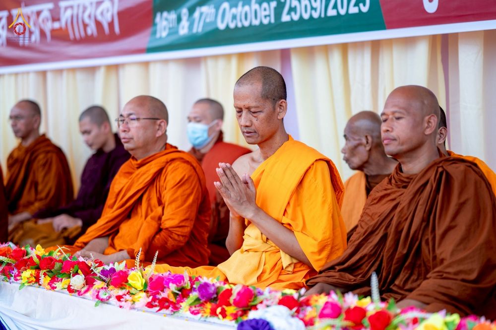 ภาพ No.257516:วันที่ 17 ตุลาคม พ.ศ. 2568 พิธีทอดกฐินสมทบวัดกัลยาณมิตรต่างประเทศ  บูชาธรรม 81 ปี หลวงพ่อธัมมชโย ณ ศูนย์ปฏิบัติธรรมไมตรีปูร์ เมืองคาร์การชารี ประเทศบังกลาเทศ 