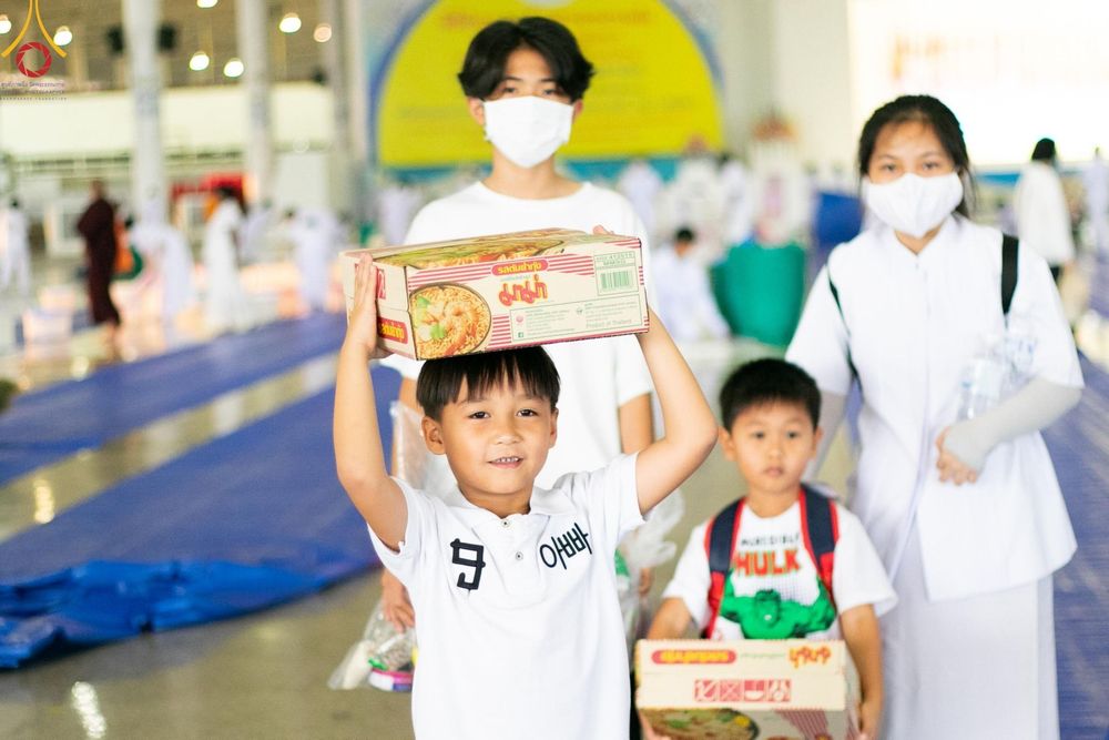 ภาพ No.123028:พิธีตักบาตร และพิธีบูชาข้าวพระ ในวันอาทิตย์ต้นเดือนที่ 4 กุมภาพันธ์ พ.ศ. 2567 ณ วัดพระธรรมกาย จ.ปทุมธานี