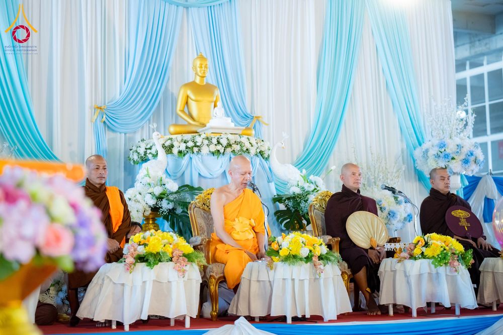 ภาพ No.143685:พิธีถวายผ้าไตร, สวดธรรมจักร, ปฏิบัติธรรม และฟังแสดงพระธรรมเทศนา ภาษาเมียนมา โดยมีสาธุชนชาวเมียนมากว่า 4,000 คน เข้าร่วมพิธี ณ มหารัตนวิหารคด วัดพระธรรมกาย วันอาทิตย์ที่ 7 กรกฎาคม พ.ศ. 2567