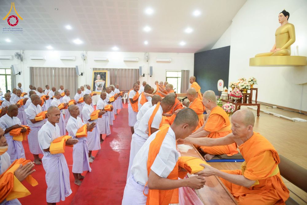ภาพ No.278105:วันเสาร์ที่ 6 ธันวาคม พ.ศ. 2568 พิธีเวียนประทักษิณ ขอขมามอบผ้าไตร บรรพชาอุปสมบทหมู่ธรรมทายาท จำนวน 53 รูป โครงการอุปสมบทหมู่ รุ่นบูชาธรรมมหาปูชนียาจารย์ ประจำปี 2568 จังหวัดสระบุรี