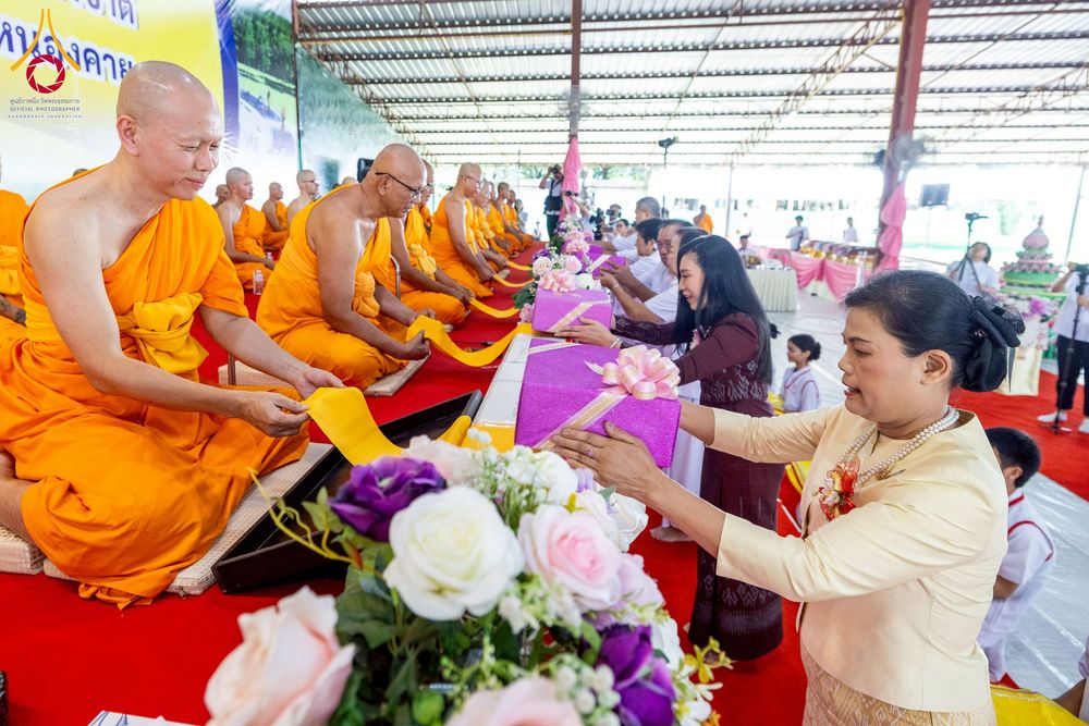 ภาพ No.250294:วันอังคารที่ 7 ตุลาคม พ.ศ. 2568 พิธีทอดผ้าป่าเพื่อสร้าง "ลานอเนกประสงค์พญานาค 4 ตระกูล" ณ พุทธอุทยานนานาชาติ อ.โพนพิสัย จ.หนองคาย