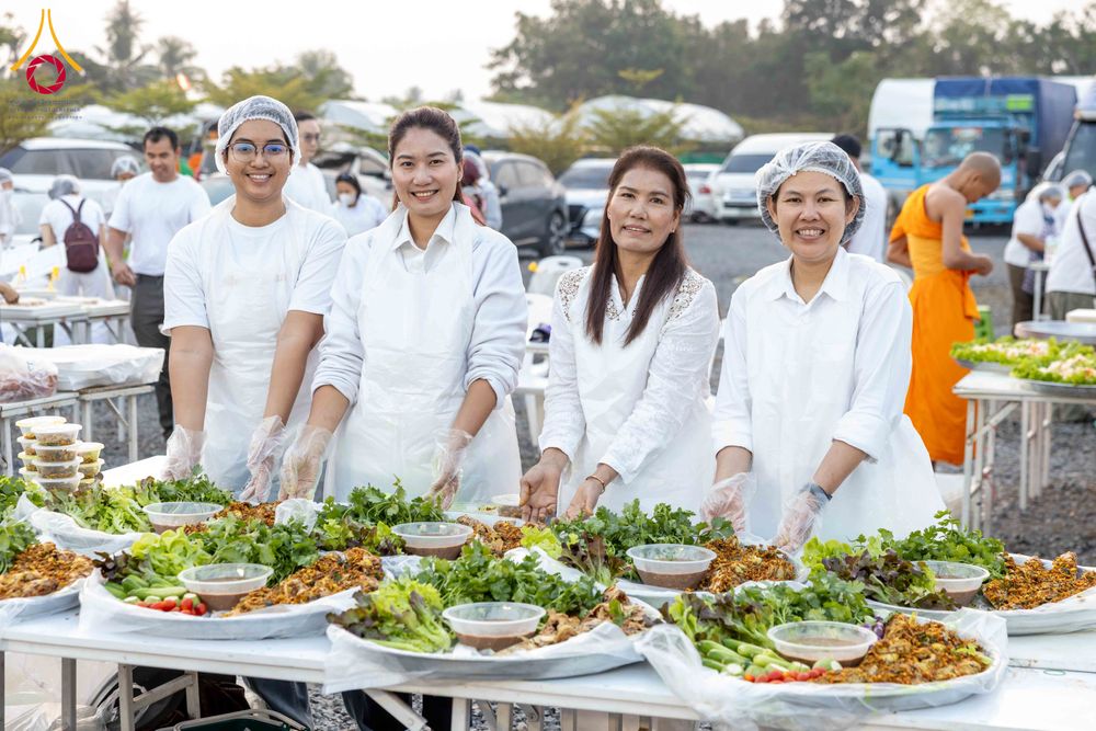 ภาพ No.296687:วันที่ 18 มกราคม พ.ศ. 2569 พิธีถวายภัตตาหารเป็นสังฆทาน แด่พระธรรมยาตรา ณ วัดโบสถ์บน ต.บางคูเวียง จ.นนทบุรี อนุสรณ์สถานลำดับที่ 4 สถานที่เกิดด้วยกายธรรม ในโครงการธรรมยาตรา กตัญญูบูชา มหาปูชนียาจารย์ พระมงคลเทพมุนี(สด จนฺทสโร) พระผู้ปราบมาร อนุสรณ์สถาน 7 แ