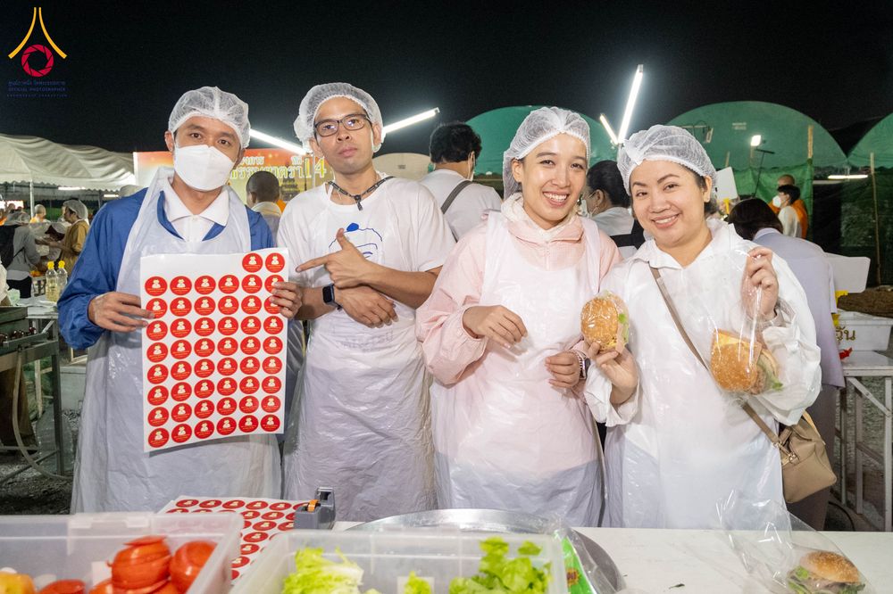 ภาพ No.301693:วันที่ 24 มกราคม พ.ศ. 2569 พิธีถวายภัตตาหารเป็นสังฆทาน แด่พระธรรมยาตรา ณ อนุสรณ์สถานบางปลา วัดบางปลา อำเภอบางเลน จังหวัดนครปฐม ในโครงการธรรมยาตรา กตัญญูบูชา มหาปูชนียาจารย์ พระมงคลเทพมุนี(สด จนฺทสโร) พระผู้ปราบมาร อนุสรณ์สถาน 7 แห่ง ปีที่ 14