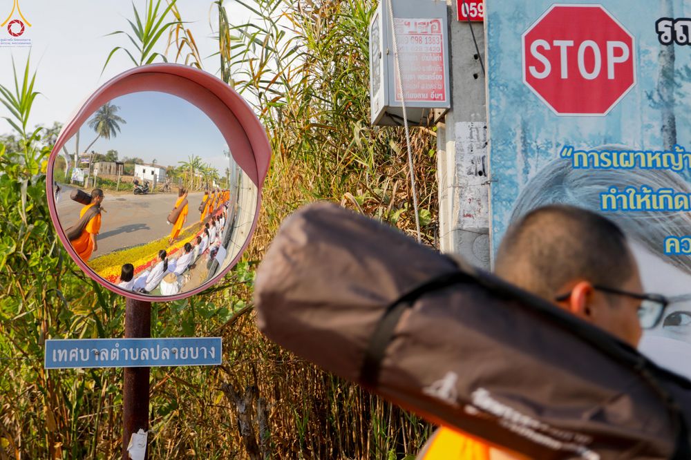 ภาพ No.295088:วันที่ 14 มกราคม พ.ศ. 2569 พิธีต้อนรับพระธรรมยาตรา อนุสรณ์สถานลำดับที่ 4  สถานที่เกิดด้วยกายธรรม ณ วัดโบสถ์บน ต.บางคูเวียง จ.นนทบุรี ในโครงการธรรมยาตรา กตัญญูบูชา มหาปูชนียาจารย์ พระมงคลเทพมุนี(สด จนฺทสโร) พระผู้ปราบมาร อนุสรณ์สถาน 7 แห่ง ปีที่ 14