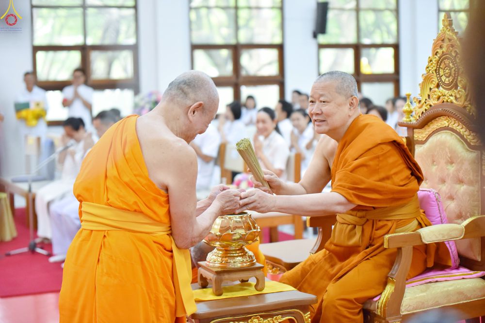 ภาพ No.328637:วันอังคารที่ 12 พฤษภาคม พ.ศ.2569 เจ้าประคุณสมเด็จพระมหารัชมงคลมุนี กรรมการมหาเถรสมาคม เจ้าคณะหนกลาง วัดไตรมิตรวิทยาราม วรวิหาร โปรดเมตตาเป็นองค์ประธาน พิธีเจริญพระพุทธมนต์ อายุวัฒนมงคล 98 ปี คุณแม่จุรี สุทธิผล ณ อาคารปลูกศรัทธา 2 วัดพระธรรมกาย