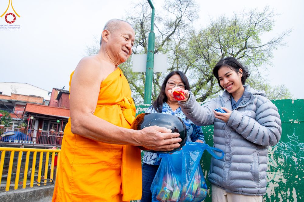 ภาพ No.317221:วันอังคารที่ 31 มีนาคม พ.ศ.2569 จาริกบิณฑบาตแห่งศรัทธา จากวัดอเชศวรสู่สี่แยกปาตันและวัดศรี ประเทศเนปาล