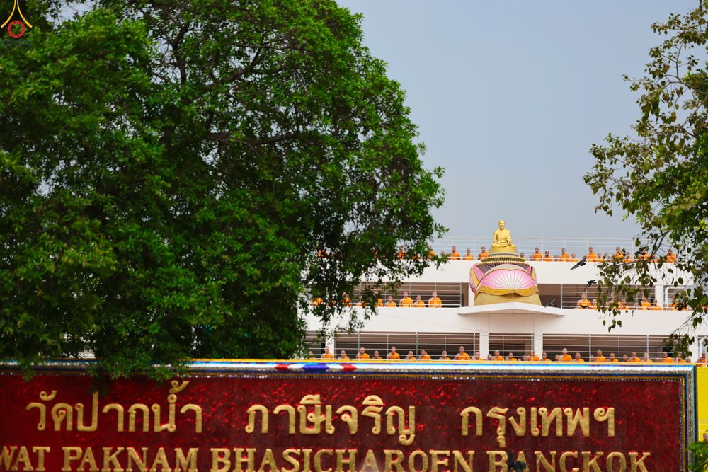 ภาพ No.300025:วันที่ 22 มกราคม พ.ศ.2569 พระธรรมยาตราปฏิบัติธรรม และถ่ายภาพหมู่ประวัติศาสตร์ ณ อาคารธรรมยาตรา กตัญญูบูชามหาปูชนียาจารย์  ตรงข้ามวัดปากน้ำภาษีเจริญ จ.กรุงเทพมหานคร ในโครงการธรรมยาตรา กตัญญูบูชา มหาปูชนียาจารย์ พระมงคลเทพมุนี(สด จนฺทสโร) พระผู้ปราบมาร อนุ