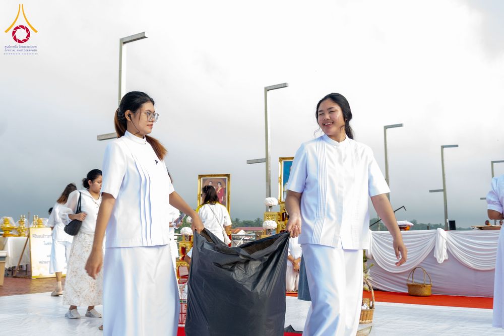 ภาพ No.284725:วันอาทิตย์ที่ 14 ธันวาคม พ.ศ.2568  พิธีทำบุญเมืองสุราษฎร์ธานี 110ปี และพิธีตักบาตรพระสงฆ์ 1,110 รูป  ณ บริเวณริมน้ำวัดกลาง (เก่า) ถนนบ้านดอน ตำบลตลาดใหม่ อำเภอเมือง จังหวัดสุราษฎร์ธานี