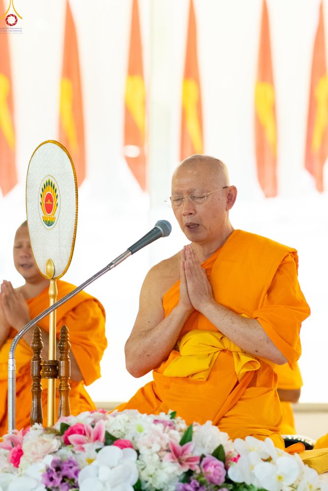 ภาพ No.327890:วันที่ 3 พฤษภาคม พ.ศ.2569 พิธีตักบาตร ข้าวสารอาหารแห้ง ณ บ้านแก้วเรือนทองคุณยายอาจารย์ฯ วัดพระธรรมกาย