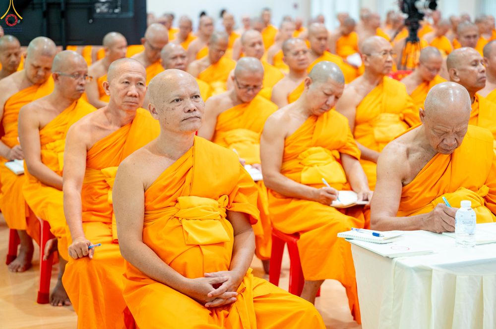 ภาพ No.335971:วันที่ 15 มิถุนายน พ.ศ.2569 หลวงพ่อทัตตชีโวเมตตาให้โอวาทแก่เจ้าอาวาสวัดศูนย์สาขาภายในประเทศ ณ วัดพระธรรมกาย