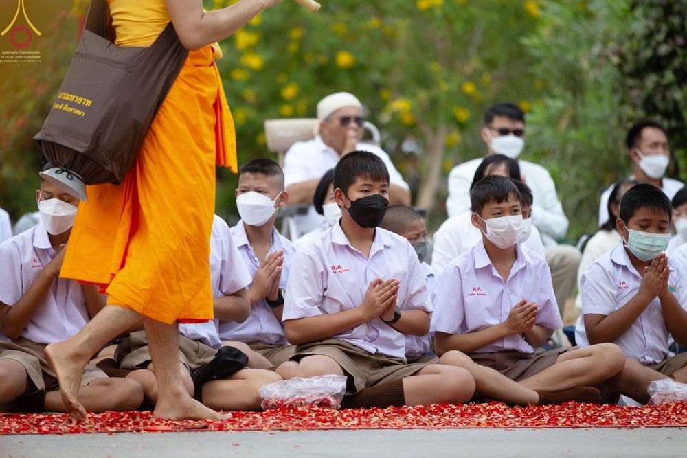 ภาพ No.68874:พิธีต้อนรับพระธรรมยาตรา ในโครงการธรรมยาตรากตัญญูบูชา มหาปูชนียาจารย์ พระมงคลเทพมุนี(สด จนฺทสโร) พระผู้ปราบมาร อนุสรณ์สถาน 7 แห่ง ปีที่ 11 วันที่ 3 มกราคม พ.ศ. 2566 ณ อนุสรณ์สถานมหาวิหารพระมงคลเทพมุนี จ.สุพรรณบุรี
