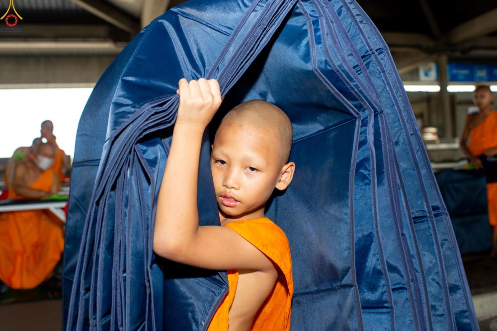 ภาพ No.322355:วันที่ 16 เมษายน พ.ศ.2569 การจัดเตรียมเบาะรองนอน เช็ดทำความสะอาด  เพื่องานถวายมหาสังฆทาน 40,000 กว่าวัดทั่วประเทศ วันคุ้มครองโลก 22 เมษายน พ.ศ.2569 วัดพระธรรมกาย