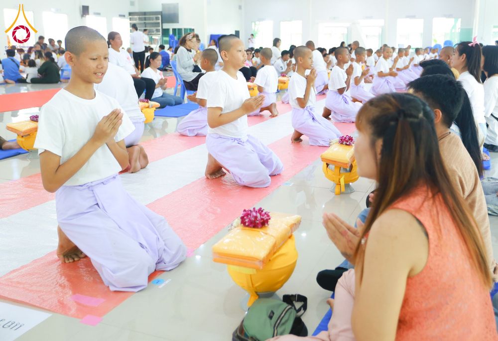 ภาพ No.319642:วันเสาร์ที่ 4 เมษายน พ.ศ.2569 พิธีขอขมา มอบผ้าไตร บรรพชาสามเณร ศูนย์อบรมเยาวชนนครปฐม