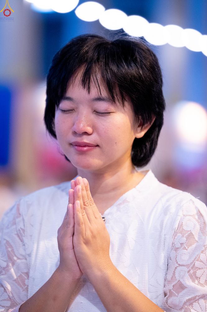 ภาพ No.280404:วันที่ 31 ธันวาคม พ.ศ.2568 -วันที่ 1 มกราคม พ.ศ.2569 พิธีฉลองชัยสวดมนต์บทธัมมจักกับปปวัตนสูตร ครบ 8,000,000,000 จบ , พิธีสวดมนต์ข้ามปี ณ วัดพระธรรมกาย