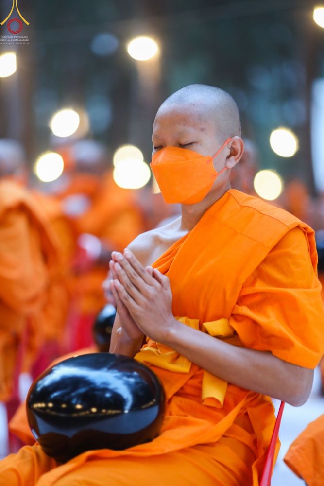 ภาพ No.69564:พิธีตักบาตรพระธรรมยาตราฯ ในโครงการธรรมยาตรากตัญญูบูชา มหาปูชนียาจารย์ พระมงคลเทพมุนี(สด จนฺทสโร) พระผู้ปราบมาร ปีที่ 11 ณ อนุสรณ์สถานลำดับที่ 1 สถานที่เกิดด้วยรูปกายเนื้อ อนุสรณ์สถานมหาวิหารพระมงคลเทพมุนี อ.สองพี่น้อง จ.สุพรรณบุรี