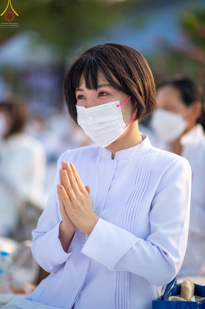 ภาพ No.71848:พิธีจุดประทีปถวายเป็นพุทธบูชา และบูชาธรรมมหาปูชนียาจารย์ ในโครงการธรรมยาตรากตัญญูบูชา มหาปูชนียาจารย์ พระมงคลเทพมุนี(สด จนฺทสโร) พระผู้ปราบมาร ปีที่ 11 ณ อนุสรณ์สถานลำดับที่ 3 สถานที่เกิดใหม่ในเพศสมณะ วัดสองพี่น้อง อ.สองพี่น้อง จ.สุพรรณบุรี วันที่ 17 มกร