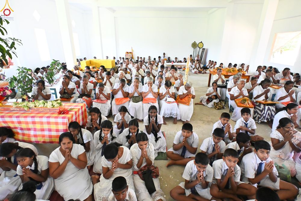 ภาพ No.284318:วันที่ 28 ตุลาคม พ.ศ.2568 กฐินสมทบต่างประเทศ โดยคณะศิษยานุศิษย์ บูชาธรรม 81 ปี หลวงพ่อธัมมชโย ณ วัดศรีสุคตาราม บาลังโกด้า ศรีลังกา