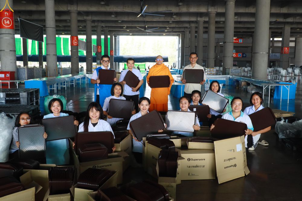 ภาพ No.321942:วันที่ 11-12 เมษายน พ.ศ.2569 การเตรียมงาน มัดถุงน้ำ , ผูกผ้าระบาย , เตรียมจุดฉันภัตตาหาร เพื่องานถวายมหาสังฆทาน 40,000 กว่าวัดทั่วประเทศ วันคุ้มครองโลก 22 เมษายน พ.ศ.2569 วัดพระธรรมกาย