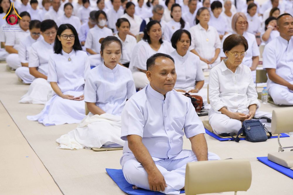 ภาพ No.337962:วันอาทิตย์ต้นเดือน 5 กรกฎาคม พ.ศ.2569 สัมมนาพิเศษ พิธีมอบพระของขวัญ ณ ห้องแก้วสารพัด1 วัดพระธรรมกาย