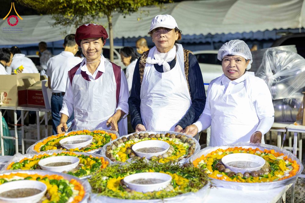 ภาพ No.295455:วันที่ 16 มกราคม พ.ศ. 2569 พิธีถวายภัตตาหารเป็นสังฆทาน แด่พระธรรมยาตรา ณ วัดโบสถ์บน ต.บางคูเวียง จ.นนทบุรี อนุสรณ์สถานลำดับที่ 4 สถานที่เกิดด้วยกายธรรม ในโครงการธรรมยาตรา กตัญญูบูชา มหาปูชนียาจารย์ พระมงคลเทพมุนี(สด จนฺทสโร) พระผู้ปราบมาร อนุสรณ์สถาน 7 แ