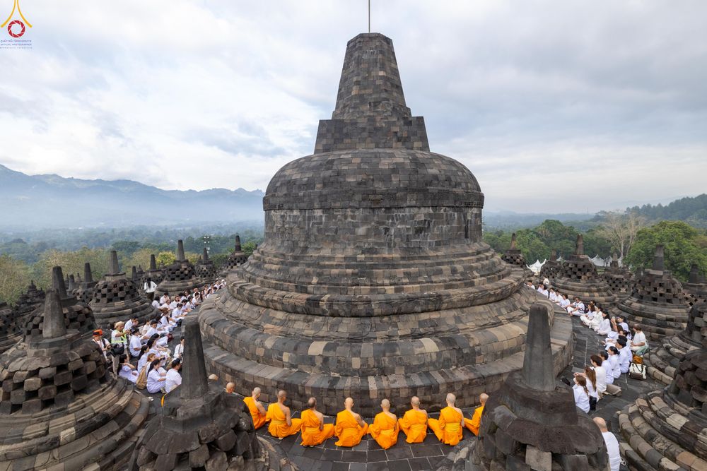 ภาพ No.331593:วันอาทิตย์ที่ 31 พฤษภาคม พ.ศ. 2569 เทศกาลวิสาขบูชานานาชาติ มหาเจดีย์บุโรพุทโธ (Borobudur) ในจังหวัดชวากลาง ประเทศอินโดนีเซีย