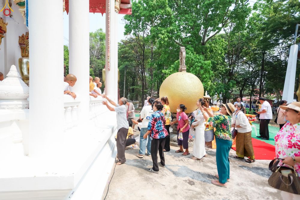 ภาพ No.317976:วันพฤหัสบดีที่ 2 เมษายน พ.ศ.2569 พิธีปลงผม , พิธีขอขมามอบบาตรและผ้าไตร , พิธีบรรพชาสามเณร จำนวน 28 รูป   ณ วัดโซกเป็ดอภิญญาโณ ต.เมืองเก่า อ.เมือง จ.สุโขทัย