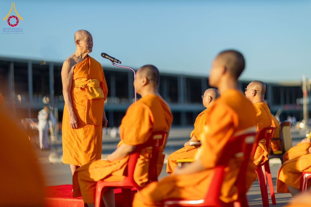 ภาพ No.285290:วันจันทร์ที่ 15 ธันวาคม พ.ศ.2568  บันทึกภาพหมู่ประวัติศาสตร์ โครงการบรรพชาอุปสมบทหมู่  รุ่นบูชาธรรมมหาปูชนียาจารย์ ประจำปี 2568 ณ ลานธรรมมหาธรรมกายเจดีย์ วัดพระธรรมกาย