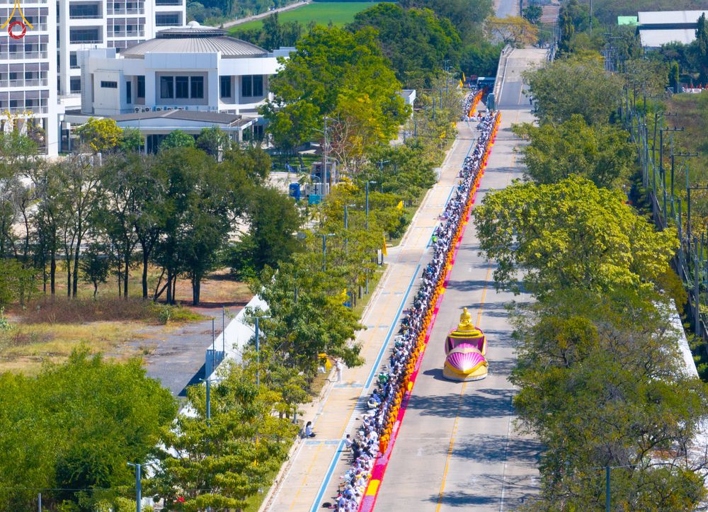 ภาพ No.304550:วันที่ 25 มกราคม พ.ศ. 2569 พิธีต้อนรับพระธรรมยาตรา (ภาพชุดที่ 2) รร.สามัคคีราษฏร์บำรุง-วัดพระธรรมกาย ในโครงการธรรมยาตรา กตัญญูบูชา มหาปูชนียาจารย์ พระมงคลเทพมุนี(สด จนฺทสโร) พระผู้ปราบมาร อนุสรณ์สถาน 7 แห่ง ปีที่ 14