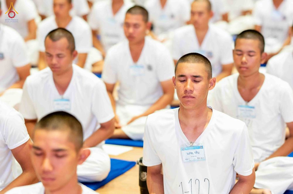 ภาพ No.341514:วันที่ 26 กรกฎาคม พ.ศ. 2569 โครงการพัฒนาคุณธรรม จริยธรรม สำหรับนักเรียนนายสิบตำรวจ (นสต.) รุ่นที่ 17 ศูนย์ฝึกอบรมตำรวจภูธรภาค 1 ได้จัดกิจกรรม  จุดเทียนรวมใจและปฏิบัติธรรมเจริญสมาธิภาวนา เพื่อน้อมอุทิศถวายเป็นพระราชกุศลฯ ณ ศูนย์ปฏิบัติธรรมเวิล์ดพีช วัลเล่