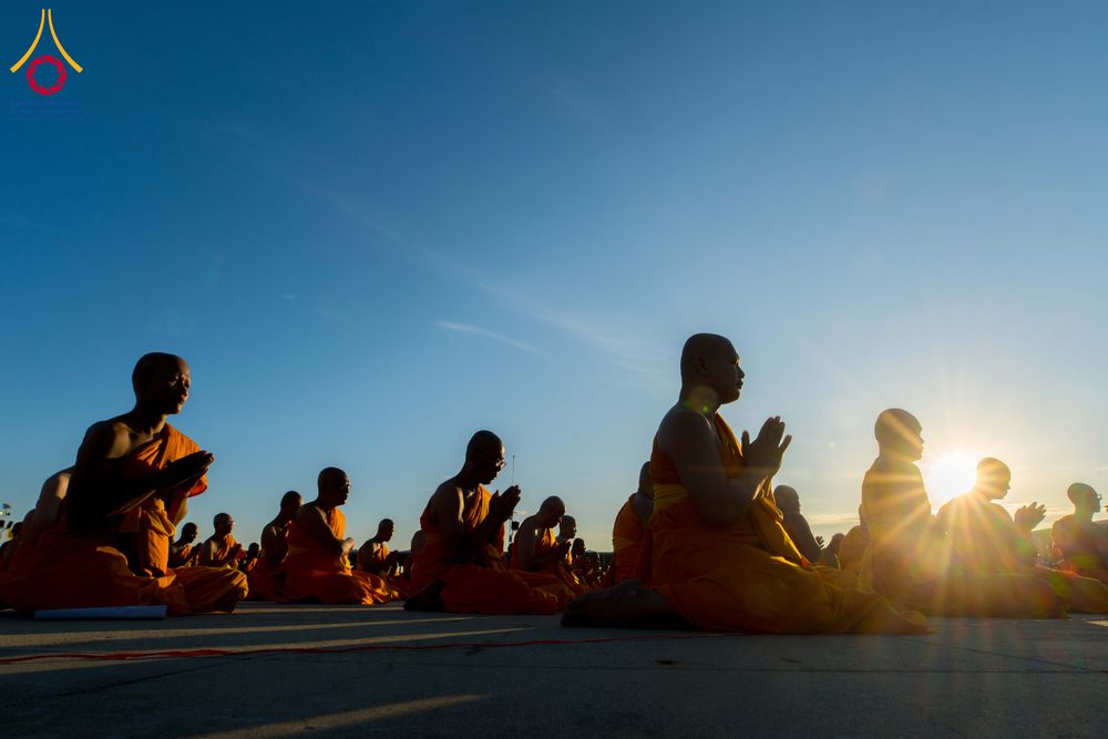 ภาพ No.285287:วันจันทร์ที่ 15 ธันวาคม พ.ศ.2568  บันทึกภาพหมู่ประวัติศาสตร์ โครงการบรรพชาอุปสมบทหมู่  รุ่นบูชาธรรมมหาปูชนียาจารย์ ประจำปี 2568 ณ ลานธรรมมหาธรรมกายเจดีย์ วัดพระธรรมกาย