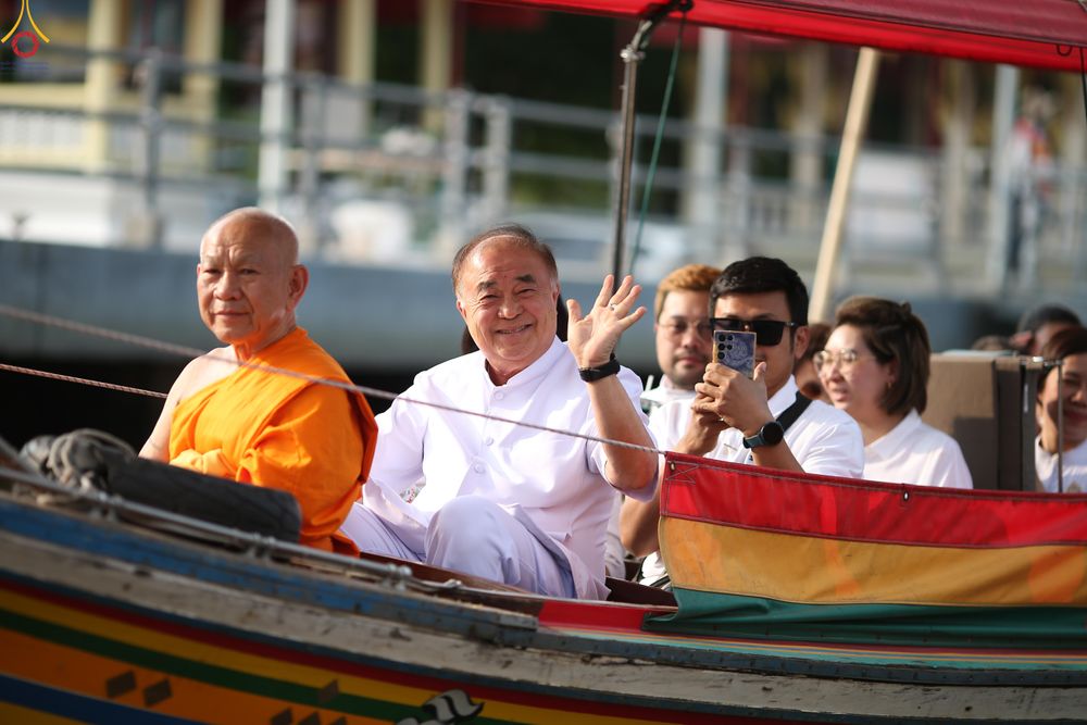 ภาพ No.296792:วันที่ 17 มกราคม พ.ศ. 2569 พิธีจุดประทีปถวายเป็นพุทธบูชา และบูชาธรรมมหาปูชนียาจารย์  ณ วัดโบสถ์บน ต.บางคูเวียง จ.นนทบุรี อนุสรณ์สถานลำดับที่ 4 สถานที่เกิดด้วยกายธรรม ในโครงการธรรมยาตรา กตัญญูบูชา มหาปูชนียาจารย์ พระมงคลเทพมุนี(สด จนฺทสโร) พระผู้ปราบมาร อ