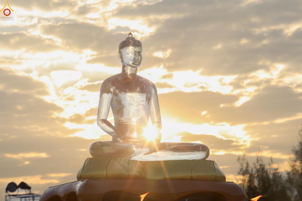 ภาพ No.302411:วันที่ 24 มกราคม พ.ศ. 2569 พิธีตักบาตรพระธรรมยาตรา ณ อนุสรณ์สถานลำดับที่ 5 สถานที่เผยแผ่วิชชาธรรมกายครั้งแรก อนุสรณ์สถานบางปลา วัดบางปลา อำเภอบางเลน จังหวัดนครปฐม ในโครงการธรรมยาตรา กตัญญูบูชา มหาปูชนียาจารย์ พระมงคลเทพมุนี(สด จนฺทสโร) พระผู้ปราบมาร อนุส