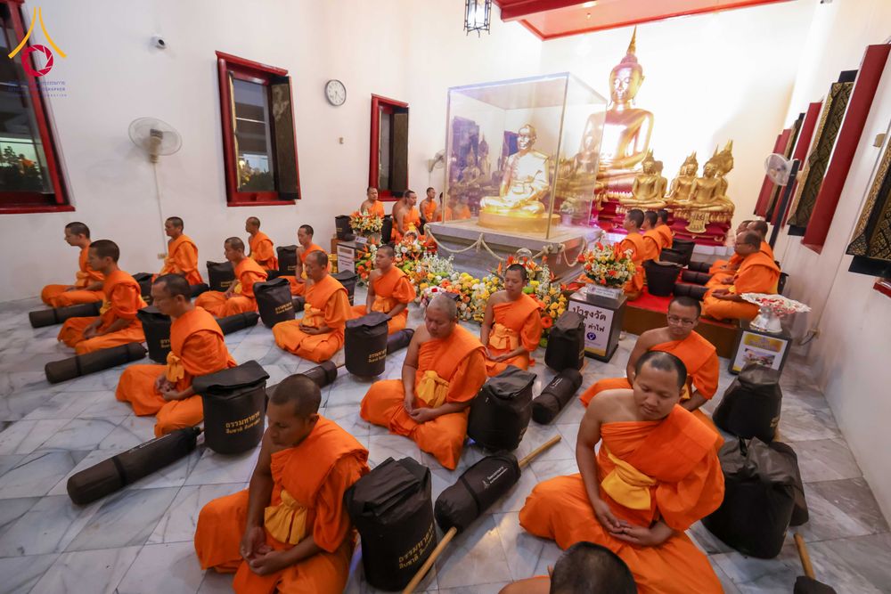 ภาพ No.297252:วันที่ 15 มกราคม พ.ศ.2569 พระธรรมยาตราปฏิบัติธรรมและถ่ายภาพหมู่ประวัติศาสตร์ อนุสรณ์สถานลำดับที่ 4 สถานที่เกิดด้วยกายธรรม  ณ วัดโบสถ์บน ต.บางคูเวียง จ.นนทบุรี ในโครงการธรรมยาตรา กตัญญูบูชา มหาปูชนียาจารย์ พระมงคลเทพมุนี(สด จนฺทสโร) พระผู้ปราบมาร อนุสรณ์ส