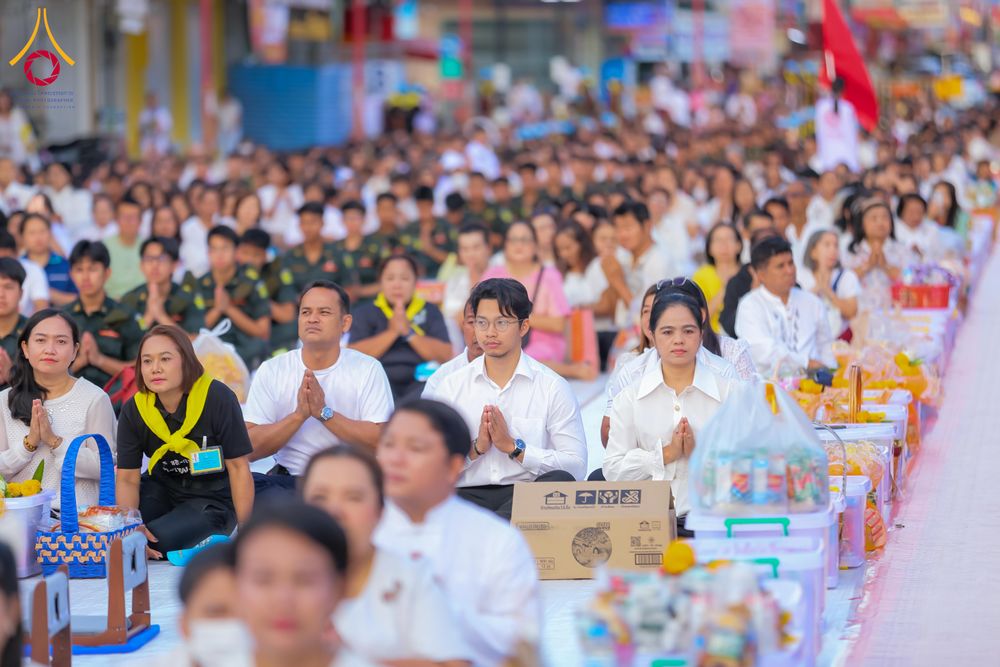 ภาพ No.313859:วันอาทิตย์ที่ 14 มีนาคม พ.ศ. 2569 ทำบุญเมืองหาดใหญ่ตักบาตรพระ 1,109 รูป เติมบุญใหญ่ หลังวิกฤตมหาอุทกภัย ณ ซุ้มประตูไชน่าทาวน์ ถนนศุภสารรังสรรค์ อ.หาดใหญ่ จ.สงขลา