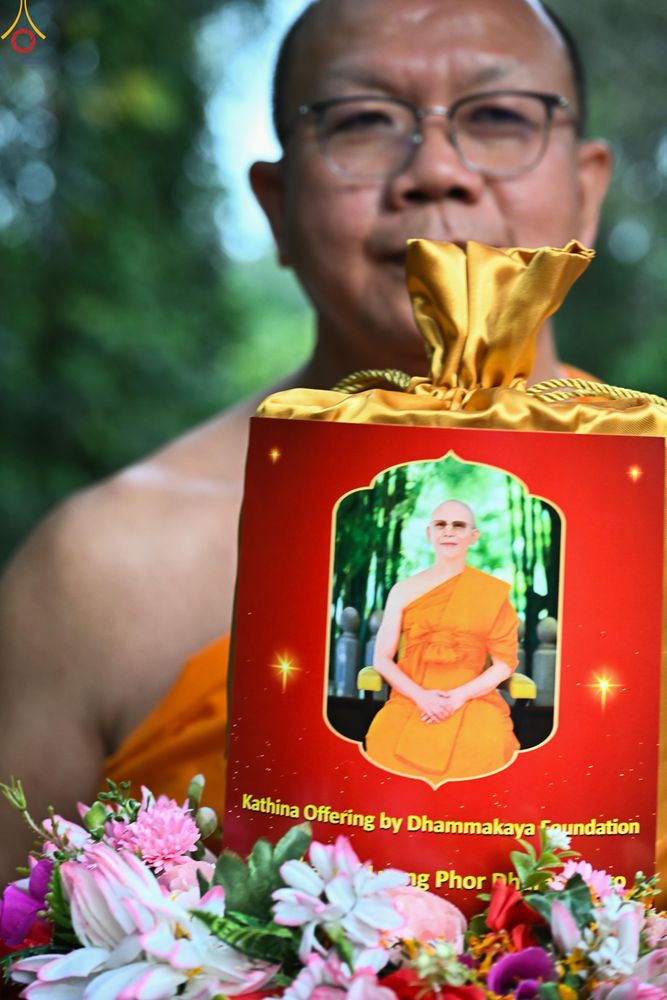 ภาพ No.278860:วันที่ 1 พฤศจิกายน  2568 กฐินสมทบวัดต่างประเทศ โดยคณะศิษยานุศิษย์ บูชาธรรม 81 ปี หลวงพ่อธัมมชโย กฐินช้างศรีลังกา  ณ วัดสุวรรณวิหาร เขตอาวิซาเวรี ประเทศศรีลังกา