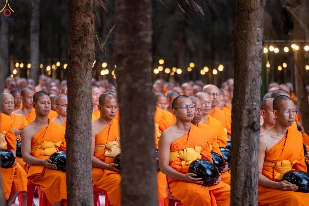 ภาพ No.289187:วันที่ 7 มกราคม พ.ศ. 2569 พิธีตักบาตรพระธรรมยาตรา ณ อนุสรณ์สถานลำดับที่ 1 สถานที่เกิดด้วยรูปกายเนื้อ อนุสรณ์สถานมหาวิหารพระมงคลเทพมุนี (โลตัสแลนด์) อ.สองพี่น้อง จ.สุพรรณบุรี ในโครงการธรรมยาตรา กตัญญูบูชา มหาปูชนียาจารย์ พระมงคลเทพมุนี(สด จนฺทสโร) พระผู้ป