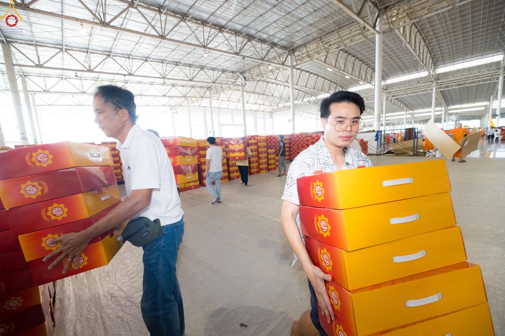 ภาพ No.320537:วันที่ 10 เมษายน พ.ศ.2569 การเตรียมกล่องไทยธรรม เพื่องานถวายมหาสังฆทาน 40,000 กว่าวัดทั่วประเทศ วันคุ้มครองโลก 22 เมษายน พ.ศ.2569 วัดพระธรรมกาย