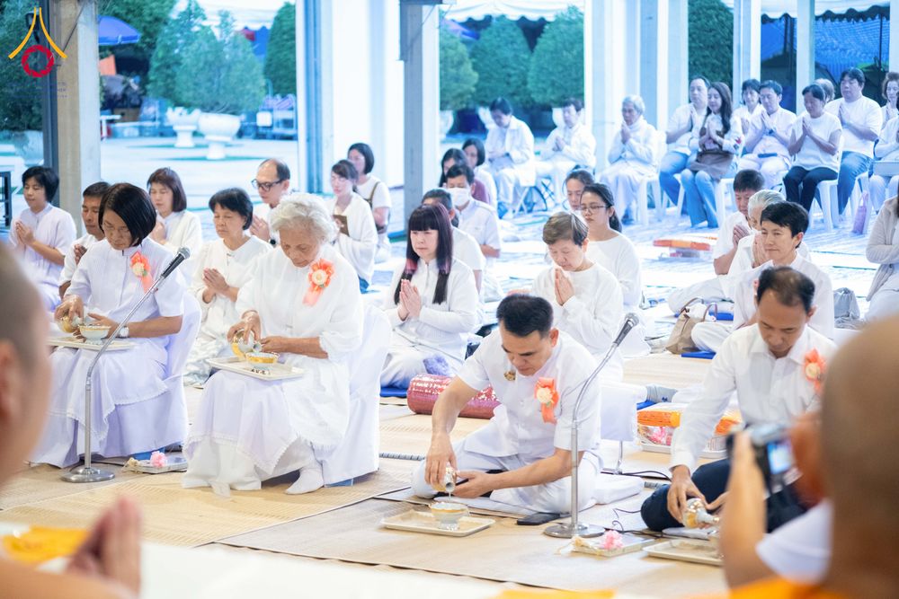 ภาพ No.288864:วันที่ 6 มกราคม พ.ศ. 2569 พิธีถวายภัตตาหารเป็นสังฆทาน แด่พระธรรมยาตรา ในโครงการธรรมยาตรา กตัญญูบูชา มหาปูชนียาจารย์ พระมงคลเทพมุนี(สด จนฺทสโร) พระผู้ปราบมาร อนุสรณ์สถาน 7 แห่ง ปีที่ 14 ณ อนุสรณ์สถานมหาวิหารพระมงคลเทพมุนี (โลตัสแลนด์) อ.สองพี่น้อง จ.สุพรร