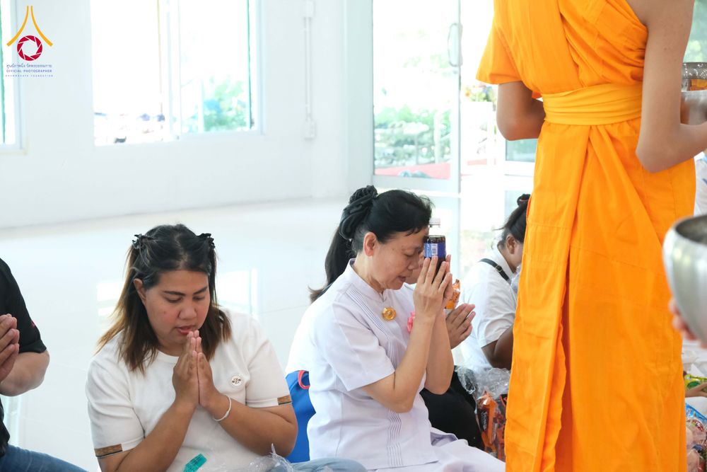 ภาพ No.320923:วันเสาร์ที่ 11 เมษายน พ.ศ.2569 พิธีตักบาตรฉลองสามเณรใหม่ ณ ศูนย์อบรมเยาวชนนครปฐม