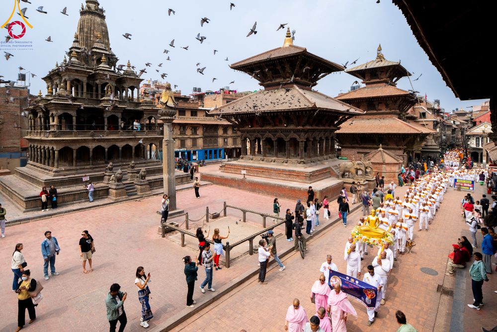 ภาพ No.313462:วันพฤหัสบดีที่ 12 มีนาคม พ.ศ. 2569 ขบวนแห่นาคธรรมทายาทในโครงการบรรพชาสามเณร 500 รูป  จาก นาคบาฮาล (Nagbahal) สู่จัตุรัสปาทัน (Patan Durbar Square) ประเทศเนปาล