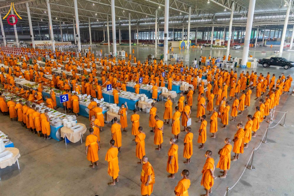 ภาพ No.303985:วันที่ 28 มกราคม พ.ศ. 2569 พิธีถวายภัตตาหารเป็นสังฆทาน แด่พระธรรมยาตรา ณ วัดพระธรรมกาย  จังหวัดปทุมธานี ในโครงการธรรมยาตรา กตัญญูบูชา มหาปูชนียาจารย์ พระมงคลเทพมุนี(สด จนฺทสโร) พระผู้ปราบมาร อนุสรณ์สถาน 7 แห่ง ปีที่ 14