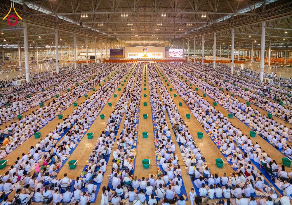 ภาพ No.308202:วันที่ 1  กุมภาพันธ์ พ.ศ. 2569 พิธีตักบาตรข้าวสารอาหารแห้ง ณ บ้านแก้วเรือนทองคุณยาย สภาธรรมกายสากล วัดพระธรรมกาย