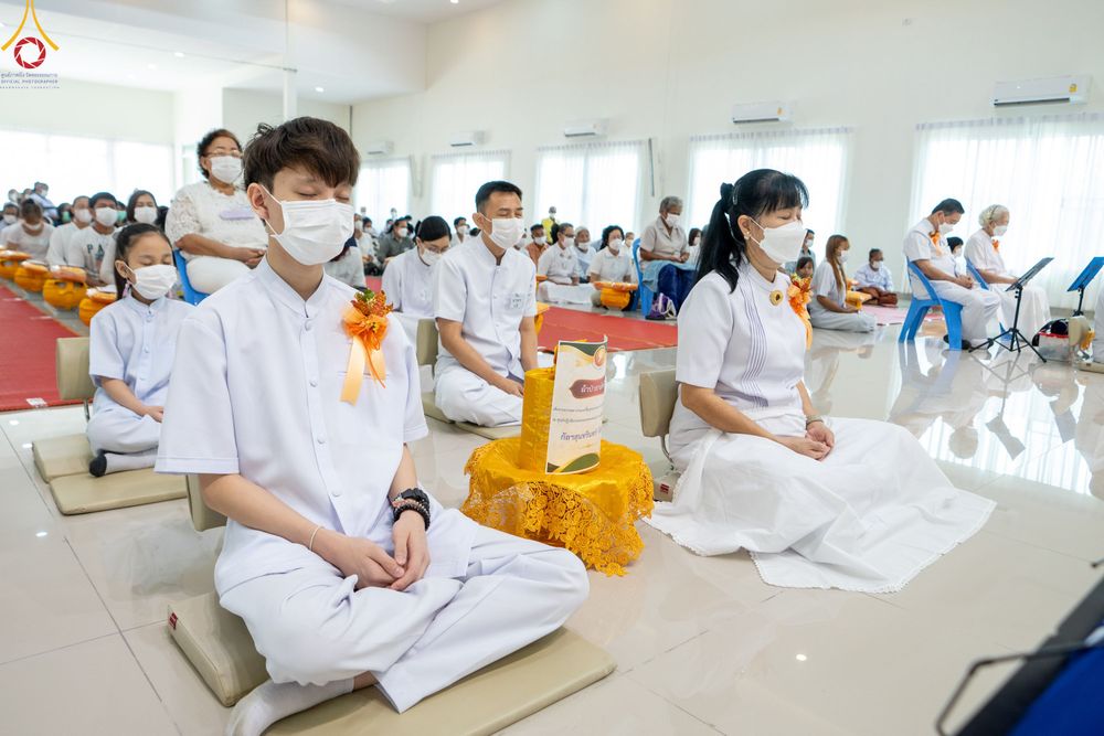 ภาพ No.79666:พิธีขอขมามอบผ้าไตรแด่นาคธรรมทายาท ในโครงการบรรพชาสามเณรฟื้นฟูพระพุทธศาสนาทั่วไทย ณ ศูนย์ปฎิบัติธรรมพระมงคลเทพมุนี  วันที่ 3 เมษายน พ.ศ. 2566