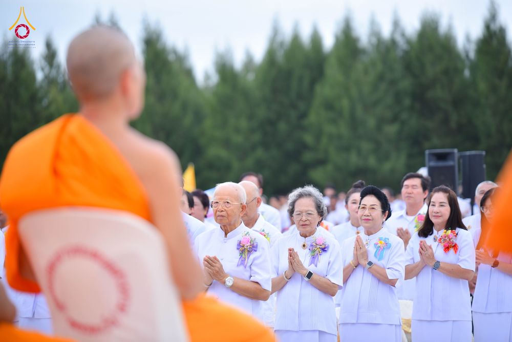 ภาพ No.346615:วันอาทิตย์ที่ 30 สิงหาคม พ.ศ.2569 พิธีทอดผ้าป่า สวดธรรมจักรกัปปวัตนสูตรกลั่นแผ่นดินโปรยรัตนชาติ  สถาปนาองค์พระเจดีย์เพื่อสร้างสันติภาพโลก  ณ ศูนย์ปฏิบัติธรรมพนมสารคาม (เพชรตะวัน) จังหวัดฉะเชิงเทรา