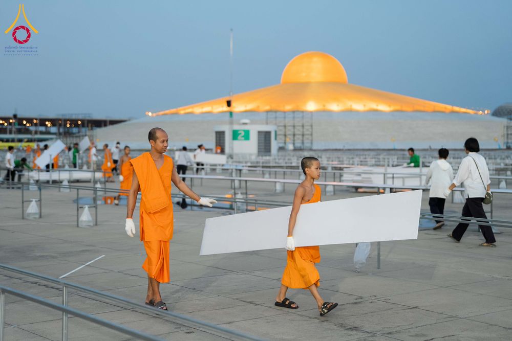 ภาพ No.326450:วันที่ 26 -27 เมษาบน พ.ศ.2569 การเก็บงานแผ่นหน้าโต๊ะที่ลานธรรม งานถวายมหาสังฆทาน 40,000 กว่าวัดทั่วประเทศ ณ ลานธรรม วัดพระธรรมกาย