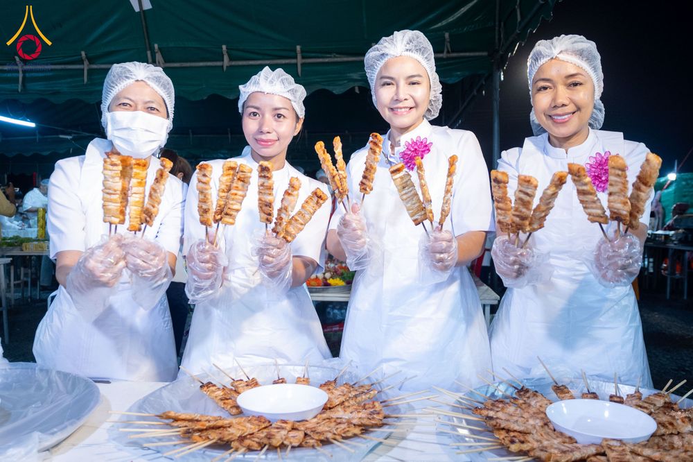 ภาพ No.300962:วันที่ 23 มกราคม พ.ศ. 2569 พิธีถวายภัตตาหารเป็นสังฆทาน แด่พระธรรมยาตรา ณ อนุสรณ์สถานบางปลา วัดบางปลา อำเภอบางเลน จังหวัดนครปฐม ในโครงการธรรมยาตรา กตัญญูบูชา มหาปูชนียาจารย์ พระมงคลเทพมุนี(สด จนฺทสโร) พระผู้ปราบมาร อนุสรณ์สถาน 7 แห่ง ปีที่ 14