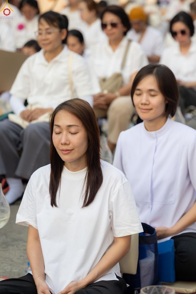 ภาพ No.297079:วันที่ 17 มกราคม พ.ศ. 2569 พิธีจุดประทีปถวายเป็นพุทธบูชา และบูชาธรรมมหาปูชนียาจารย์ (ภาพชุดที่ 2) ณ วัดโบสถ์บน ต.บางคูเวียง จ.นนทบุรี อนุสรณ์สถานลำดับที่ 4 สถานที่เกิดด้วยกายธรรม ในโครงการธรรมยาตรา กตัญญูบูชา มหาปูชนียาจารย์ พระมงคลเทพมุนี(สด จนฺทสโร) พร